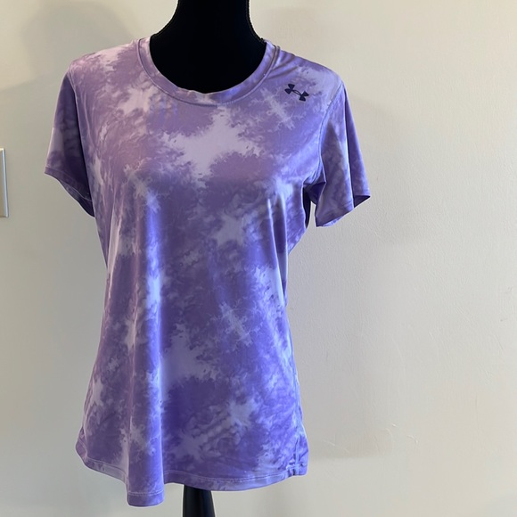 Under Armour Tops - Under Armour Heat Gear. Size L fitted short sleeve